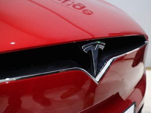 Mobil Listrik Harus Bersuara, Ini Tanggapan Importir Tesla