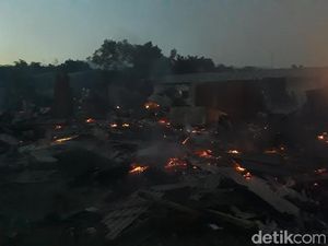 Korsleting Listrik Penyebab 100 Kios Pasar Pasrepan Ludes Terbakar