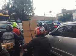 Ada Galian Proyek, Jalan Jatinegara Barat Macet Parah