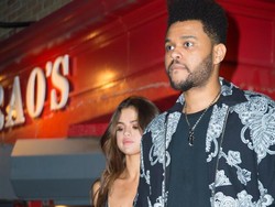 Unch! The Weeknd Peluk Mesra Selena Gomez saat Main Game