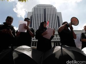 Refleksi Hukum 2018: Robohnya Benteng Keadilan Bernama MA Refleksi Hukum 2018: Robohnya Benteng Keadilan Bernama MA