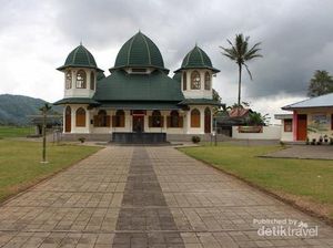 Wisata Ramadan di Padang: Masjid di Desa H Agus Salim