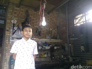 Orang Tua Bocah Penemu Listrik Jual Perhiasan Dukung Riset Anaknya Orang Tua Bocah Penemu Listrik Jual Perhiasan Dukung Riset Anaknya