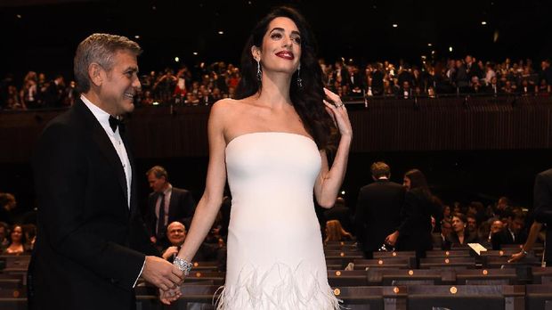George dan Amal Clooney kini menjadi orang tua untuk bayi kembar.