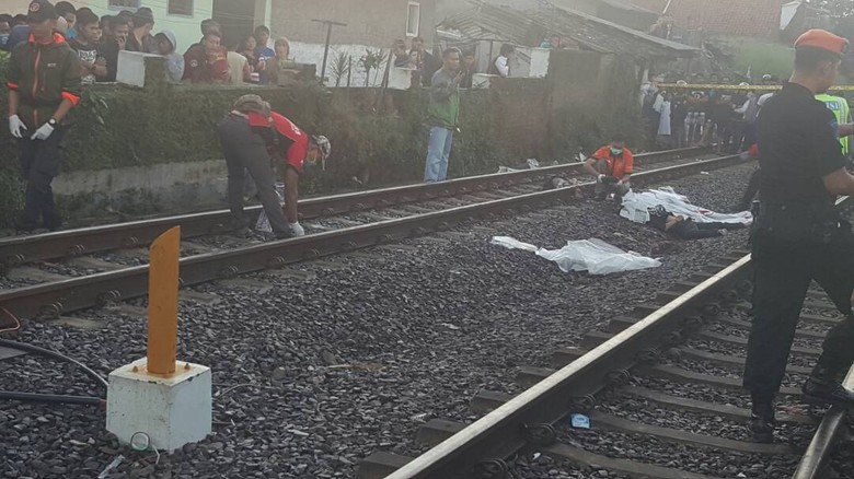 960 Koleksi Setan Budeg Di Rel Kereta Api Terbaik