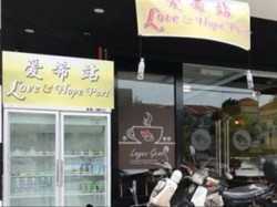 Luar Biasa! Ada Kulkas Penuh Makanan Gratis Buat Gelandangan