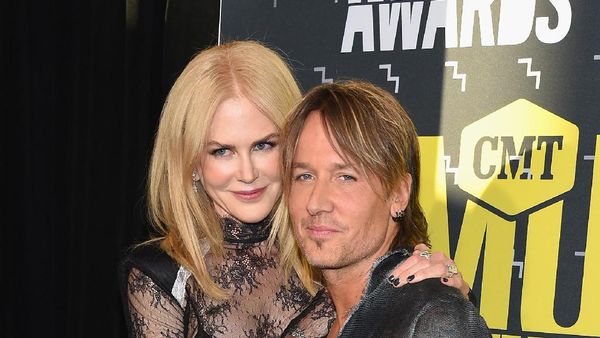 Mesranya Keith Urban dan Nicole Kidman di CMT Awards