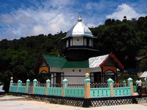 Masjid Pertama di Papua, Jangan Kaget Melihatnya