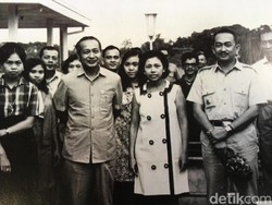 Medali Bergambar Pak Harto dan Petani di Tengah Sawah