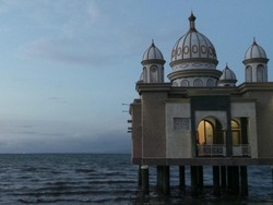 Saksi Bisu Tsunami Palu, Masjid Terapung Ramai Didatangi Warga