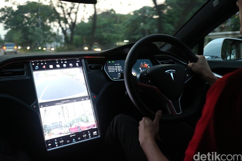 Interior Tesla Model S. Foto: Dina Rayanti