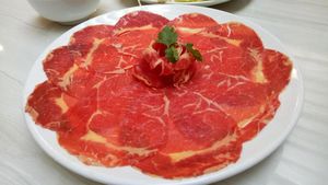 Yuk, Hangatkan Badan dengan Shabu-shabu Berkuah Kaldu Gurih!