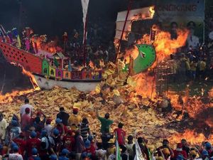 Festival Bakar Tongkang, 47 Ribu Wisatawan Serbu Riau