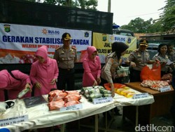 Ringankan Beban Masyarakat, Polda Metro Jaya dan Bulog Operasi Pasar