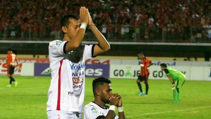 Perayaan gol pemain Bali United yang menjadi viral. (Foto: Facebook Bali United/Miftahuddinhalim)