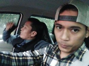 Jadi Driver Taksi Online, Ini Gaya Aris Idol