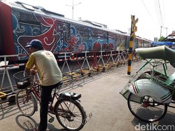 Ada Pintu Perlintasan KA yang Unik di Yogyakarta