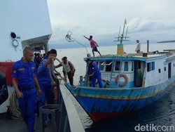 Bakamla RI Tangkap Kapal yang Bawa 25 Ton Minyak Tanah Ilegal