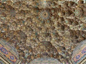 Muqarnas, Keajaiban Arsitektur Iran yang Bikin Bangunan Terasa dari Dunia Lain