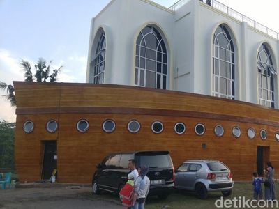 Masjid Safinatun Najah, Masjid Unik Berbentuk Kapal di Semarang