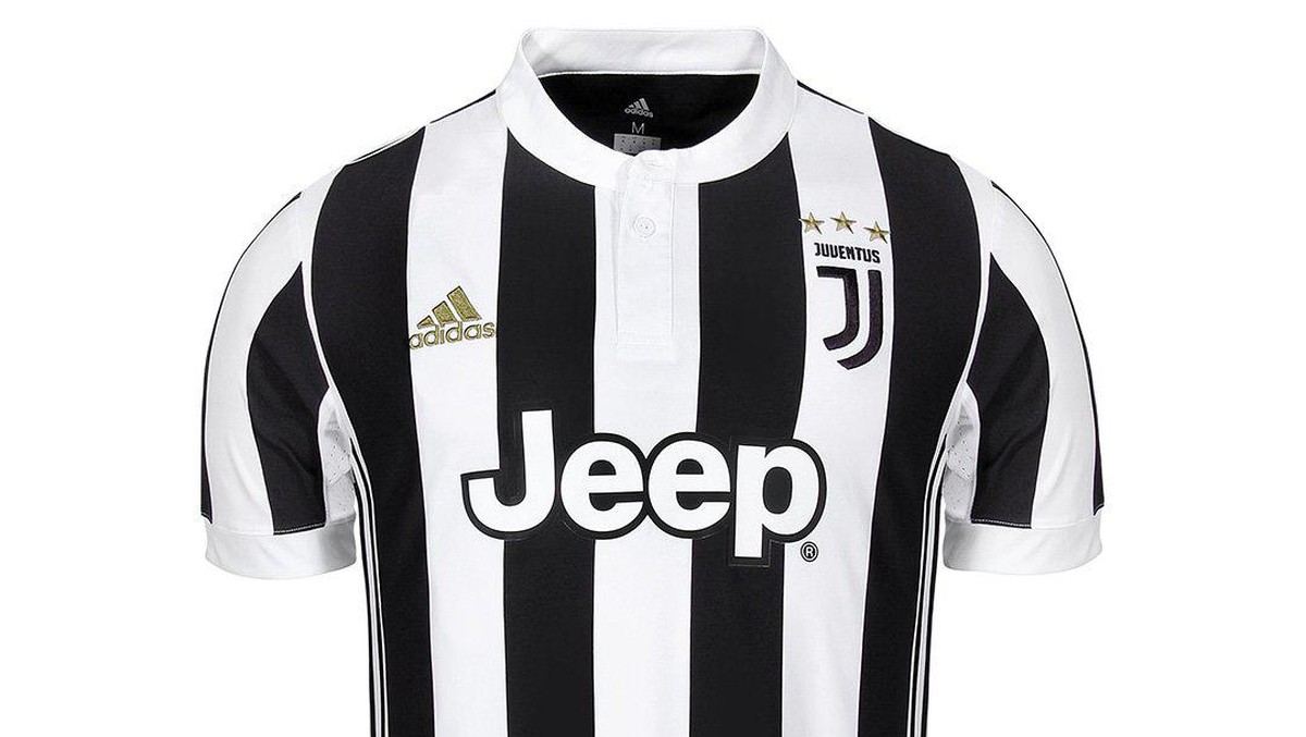 Seragam kandang Juventus musim 2017/2018 sudah menggunakan logo baru. Foto: Twitter Juventus (@JuventusFCEn)