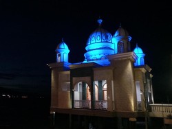 Masjid Terapung dengan Kubah 7 Cahaya di Palu