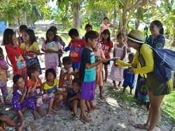 Liburan Sambil Bakti Sosial, Bisa!