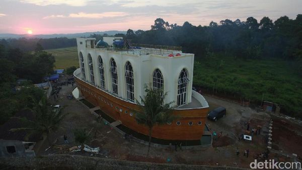 Ide Tempat Ngabuburit di Semarang: Masjid Kapal