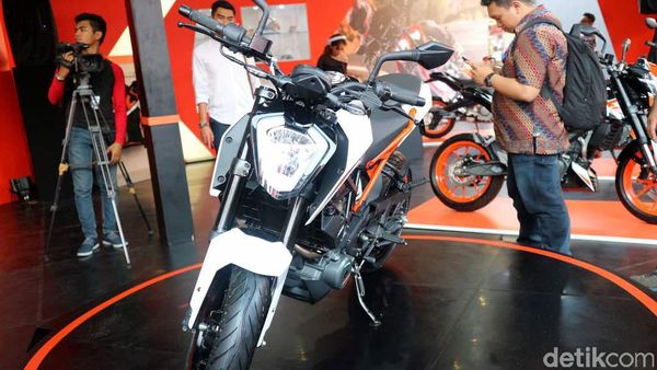 KTM Luncurkan Duke 250 dan 390