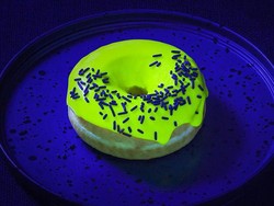 Glonut, Donat Glow-in-the-dark yang Unik dari Sydney