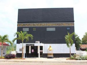 3 Masjid Unik Bertema Kabah di Indonesia