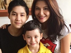 Mike Lewis Tak Masalah Kenzou Ikut Tamara Bleszynski di Bali