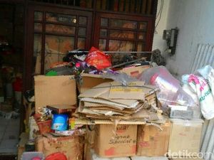 Geledah Rumah di Sunter, BPOM Temukan Jajanan Kedaluwarsa Geledah Rumah di Sunter, BPOM Temukan Jajanan Kedaluwarsa