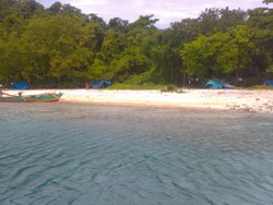 Dibikin Lupa Daratan oleh Pulau Sebuku Kecil Lampung