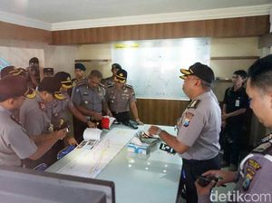 Tinjau Simpang Bajuri, Kapolda Jatim Ingin Jembatan Bailey Tuntas