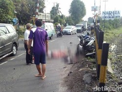 Nekat Terobos Palang Pintu, Ibu dan Anak Tertabrak KA Krakatau