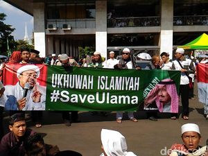 Foto: Massa Bela Ulama 96 Tak Boleh Aksi di Dalam Istiqlal