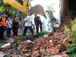 Wali Kota Risma Pimpin Pembongkaran Bangunan di Simpang Dukuh