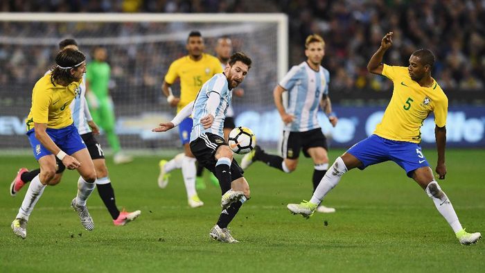 Brasil vs Argentina dalam sebuah laga ujicoba. (Foto: Michael Dodge/Getty Images  for ICC)