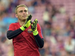 Foto bareng Penggemar, Cillessen Tutupi Lambang Madrid