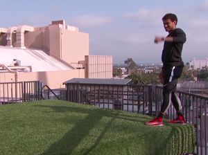 Usaha Neymar Cetak Gol dari Atap Gedung