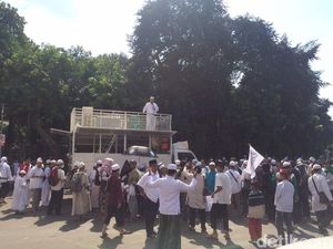 Ada Tausiah di Istiqlal, Aksi Bela Ulama 96 Digelar di Luar Masjid