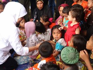 Mensos Kunjungi Korban Banjir Toli-Toli Mensos Kunjungi Korban Banjir Toli-Toli