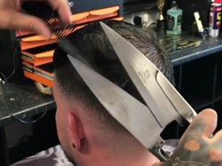 Potong Rambut Pakai Gunting Bulu Domba, Berani Coba?