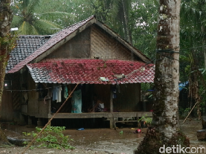 Ketika Azan Bergema di Desa Terpencil Banten Ketika Azan Bergema di Desa Terpencil Banten