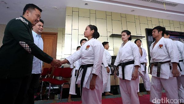 Menpora Tinjau Pelatnas Karate SEA Games
