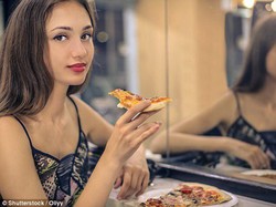 Kurang Nafsu Makan? Makan di Depan Cermin Bisa Tambah Selera Makan