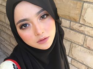 Foto: Radiah Sarip, Pramugari Cantik Berhijab dari Saudia Airlines