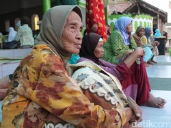 Tekad (Alm) Mbah Siradj Mendirikan Pesantren Lansia di Magelang