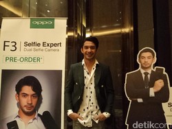 Reza Rahadian Dedikasikan Oppo F3 Reza Rahadian Khusus untuk Fans